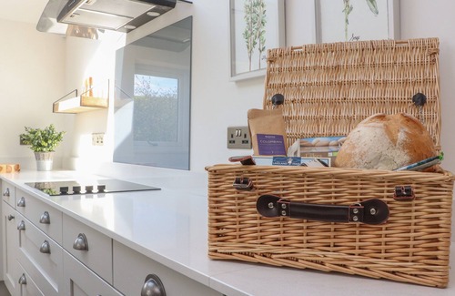 Milnthorpe Cottage | GHYLL COTTAGE, pet friendly, with open fire in Milnthorpe