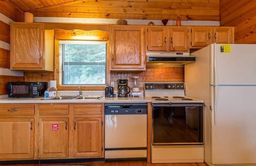 Gatlinburg - Pigeon Forge Cabin | Gigantic Views GSMNP/3.6 Miles 2 DwTn Gatlinburg