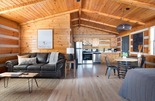 Gatlinburg - Pigeon Forge Cabin | Gigantic Views GSMNP/3.6 Miles 2 DwTn Gatlinburg