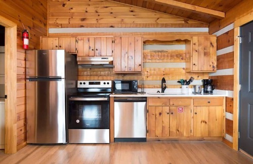 Gatlinburg - Pigeon Forge Cabin | Gigantic Views GSMNP/3.6 Miles 2 DwTn Gatlinburg
