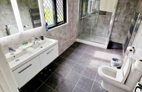 Upper Dicker House | Gildridge Estate+Large Groups+Tennis Court+Hot Tub