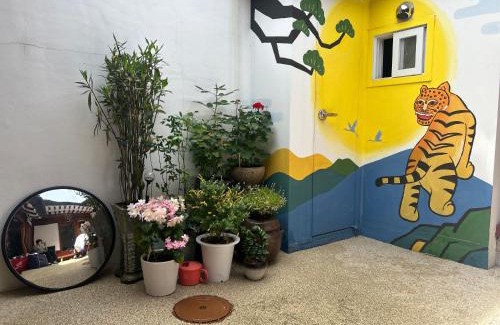 Samseon-dong House | Gilgaon Hanok Stay