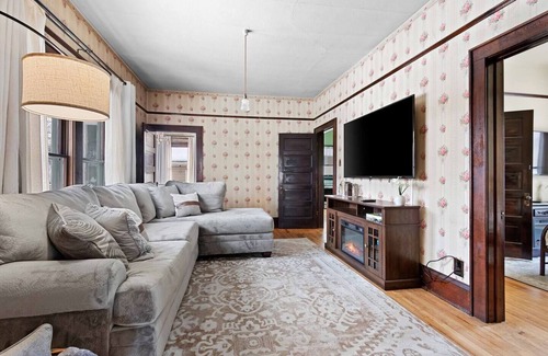 Gillett House | Gillett Historical Home! 45 Minutes from Green Bay!