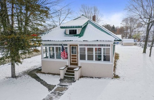 Gillett House | Gillett Historical Home! 45 Minutes from Green Bay!