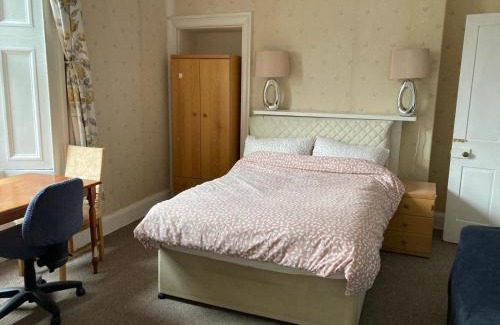 Tollcross Apartment | Gilmore Flat