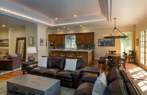 Sun Valley House | Gimlet Family Home | Close to Lift with Hot Tub!