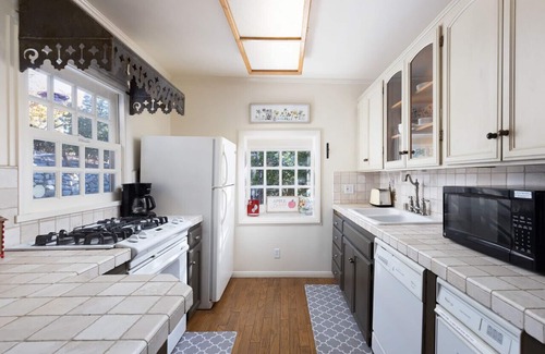 Twin Peaks House | Gingerbread Gardens-Relax|Inspire|Create|Privacy