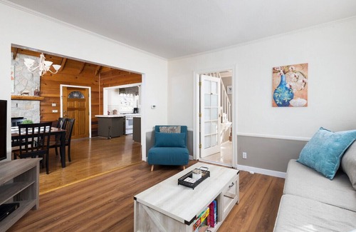 Twin Peaks House | Gingerbread Gardens-Relax|Inspire|Create|Privacy