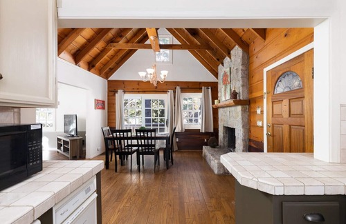 Twin Peaks House | Gingerbread Gardens-Relax|Inspire|Create|Privacy