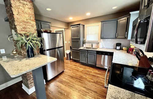 Radnor House | Girls' Getaway: Charming 6-Person House, 5 Miles to Downtown!