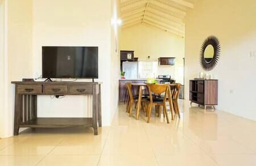 Falmouth Villa | Girls Trip ! Stay, Play and Eat $29PP