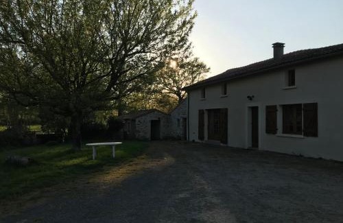 La Chapelle Bertrand House | Gite à la ferme Les places