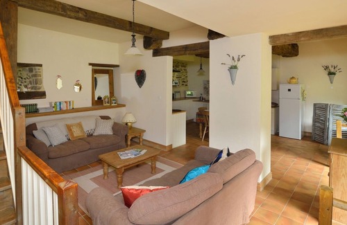 Plumaudan Cottage | Gite attached to 15th Century Manor with heated pool and fishing lake