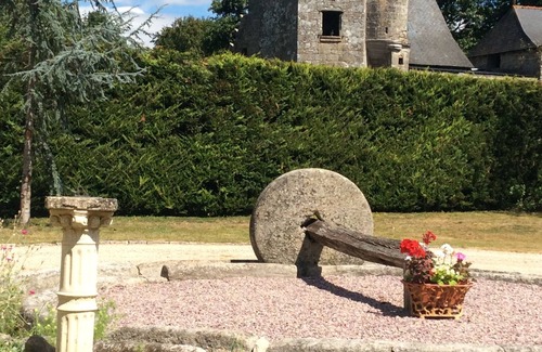Plumaudan Cottage | Gite attached to 15th Century Manor with heated pool and fishing lake