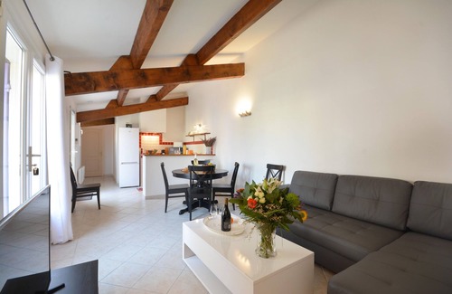 L'Isle-sur-la-Sorgue House | Gite "Au Coeur des Sorgues" Apartment, heated pool & SPA