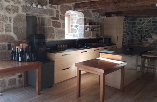 Alpuech House | Gite: Buron Isolé Proche de Laguiole -aubrac-aveyron