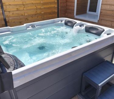 Rodelinghem House | Gite de la perle rouge "jacuzzi privatif"