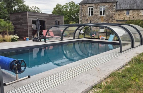 Broons Apartment | Gîte de la Planchette with swimming pool near leisure area, campsite and pond