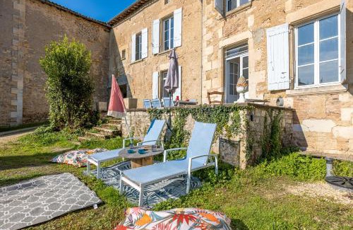 Champdeniers House | Gite Du Val D'egray