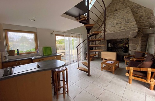 Plouarzel Cottage | Gîte for 4 people with swimming pool and jacuzzi in outbuilding for relaxation