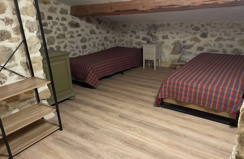 Le Castellet Other | Gite in superb stone farmhouse in idyllic setting, 10 minutes from beaches.