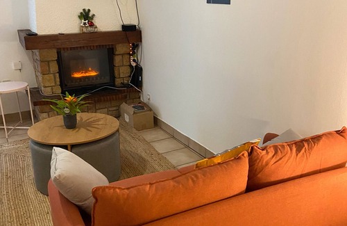 Bourges Cottage | Gîte "La Maison du Ruisseau" with Private Terrace, Balcony and Wi-Fi