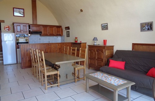 Saint-Andre-de-Vezines Cottage | Gîte Le PAILLER, old barn renovated in a farmhouse