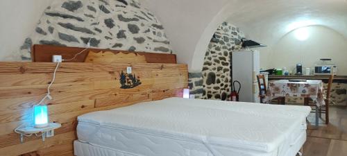 Saint-Martin-de-la-Porte Apartment | gite le bec d'aigle 2 pers