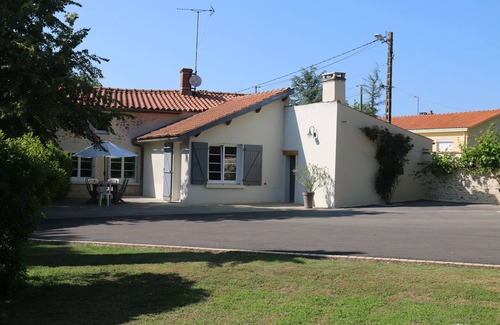 Moutiers-sur-le-Lay House | Gîte "Le Pâtis Rouleau" located between the sea, Puy du Fou and Marais Poitevin.