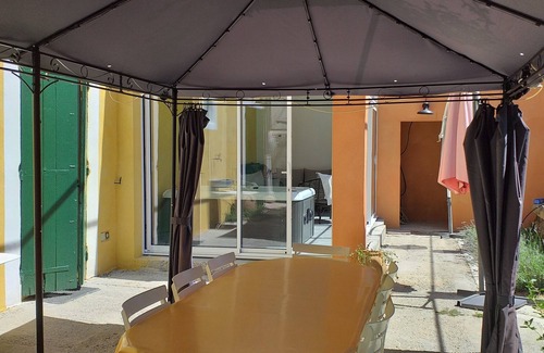 Lambesc House | Gîte Le Suquet in the heart of Lambesc near the Pont Royal golf course