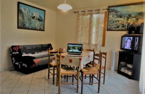 Auriac-du-Perigord Ski Chalet | Gite les Acacias - les gites des hauts de vialot