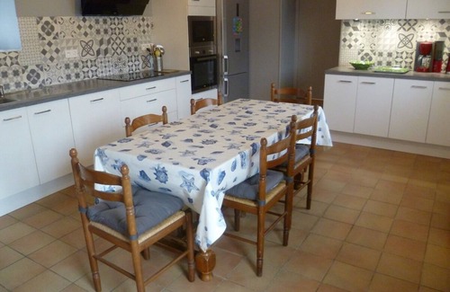 Landunvez House | Gite menhir ground floor between land and sea