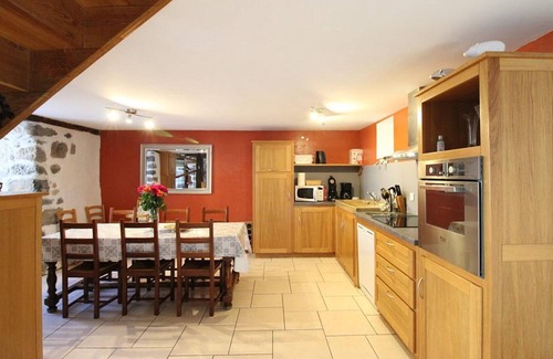 Pleaux Cottage | Gite Pleaux, 3 bedrooms, 6 persons