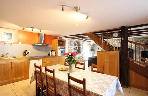 Pleaux Cottage | Gite Pleaux, 3 bedrooms, 6 persons
