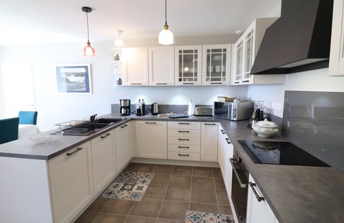 Saint-Bonnet-de-Salers Cottage | Gite Saint-Bonnet-de-Salers, 4 bedrooms, 9 persons