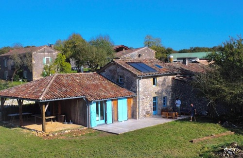 Saint-Antonin Noble Val House | Gite Valades with pool and view