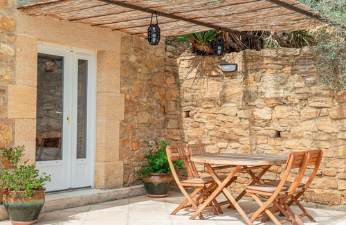 Goudargues House | Gite with panoramic view in the heart of nature