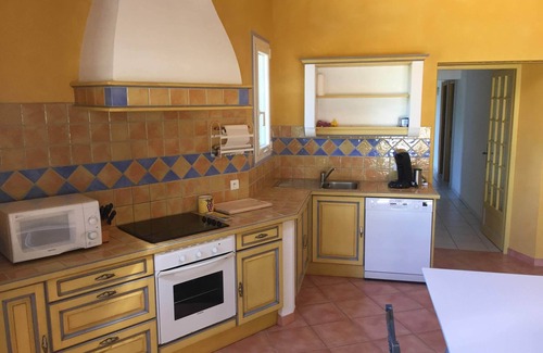 Entrechaux Apartment | Gite with spacious rooms, swimming pool, beautiful view of Ventoux and near the river.