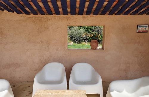 Entrechaux Apartment | Gite with spacious rooms, swimming pool, beautiful view of Ventoux and near the river.