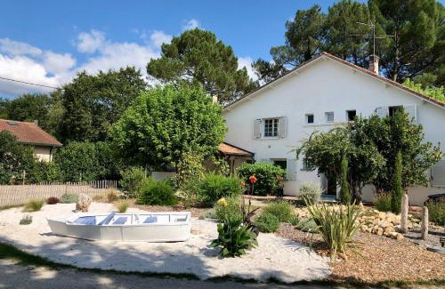 Saint-Morillon House | Gites d'Ici et d'Ailleurs 1 & 2 -famille ou groupe- Dépendances dans propriété proche Bordeaux et Bassin Arcachon