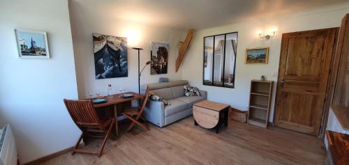 Honfleur Apartment | Gites de charme centre de 2 à 10P, jardin, parking, durable