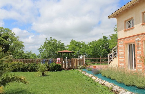 Latrape Apartment | Gites Ushuaia with outdoor pool