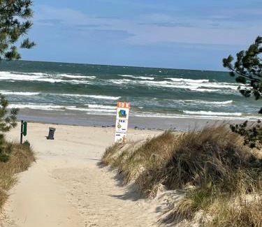 Trassenheide House | Glücklich am Strand - Ruhe im Kiefernwald mit Terrasse & Hundeherz willkommen