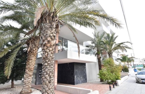 Lykabittos Apartment | Glabur Stays - The Amazing 1-Bedroom, City Center