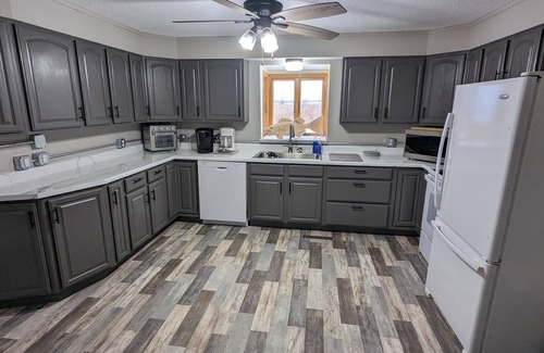 Webster House | Glacial Lakes Retreat- 4-bedroom house with WiFi and AC in charming Webster