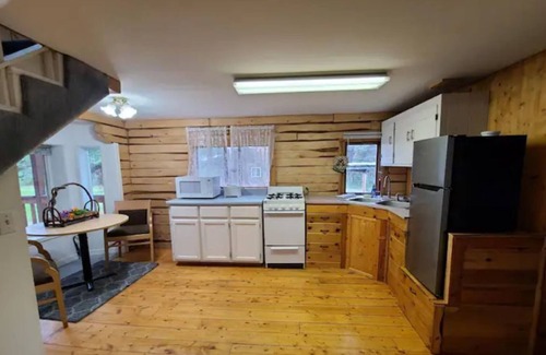 Kenny Lake Cabin | Glacier Cabin: 2 Bedroom 3 Bed Rustic Cabin on WMH