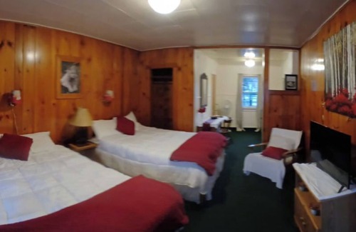 East Glacier Park Village Hotel | Glacier National Park Travel Agency