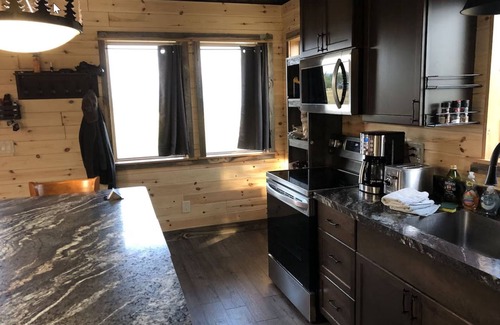 Babb Cabin | Glacier Summit - Spacious, New & Modern Villa Overlooking the Forest & Rockies