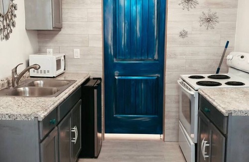 Palisades House | Glacier Tiny House -Valley Village