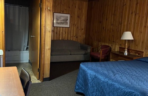 Haines Junction Hotel | Glacier View Inn